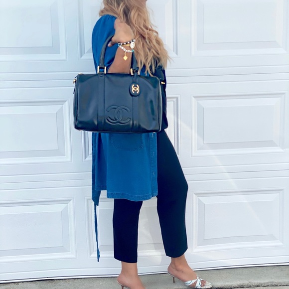 🚫SOLD🚫Authentic Chanel Caviar Vintage Boston Bag - Picture 10 of 13